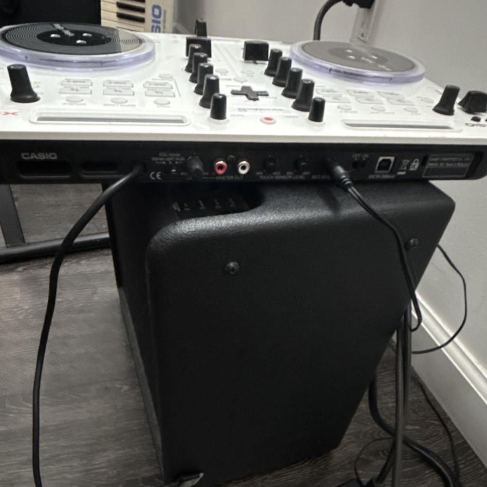 Casio XW-J1 Double Deck DJ Controller, Loop/Sampler, Built-in Mixer, White