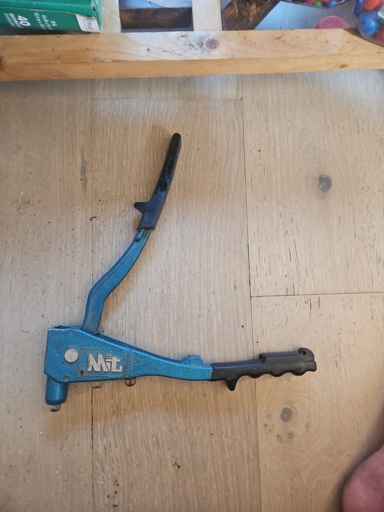 MIT Michigan Industrial Tools Rivet Gun - Riveter Pre-owned Owned