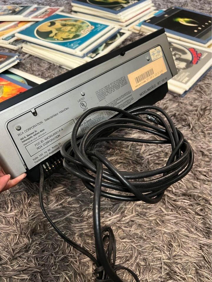 RCA Selectavision VideoDisc Player SFT W 100 System Powers On Untested + 45 DISC