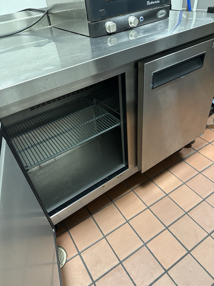 DUKERS DUC60F, 2-Door 60" UNDER COUNTER FREEZER
