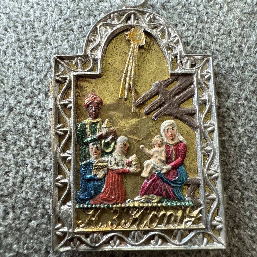 Vintage Foil Back Crèche Pendant