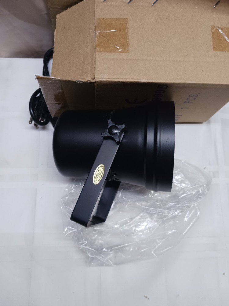 CE Pinbeam Light Fixture With Bulb