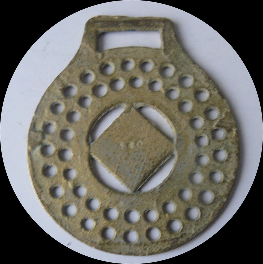 GEOMETRIC horse brass (6798)