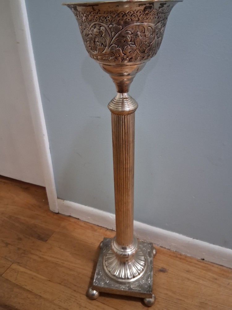 29" Silver Plated Pedestal Stand