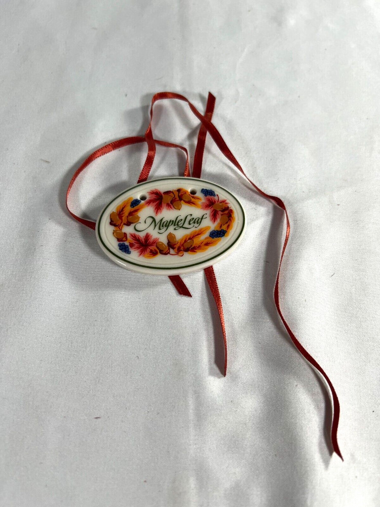Longaberger Maple Leaf Oval Ceramic Tie-On 32999 Vintage