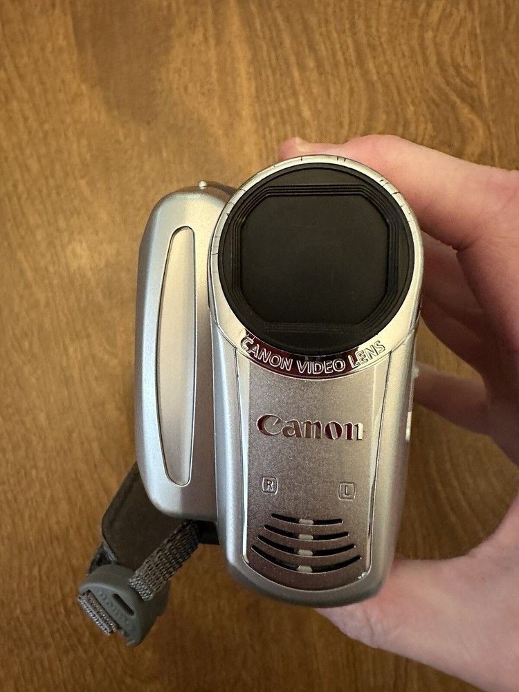 Canon Camcorder DC210 Handheld Digital Video Camera Camera & Battery Untested