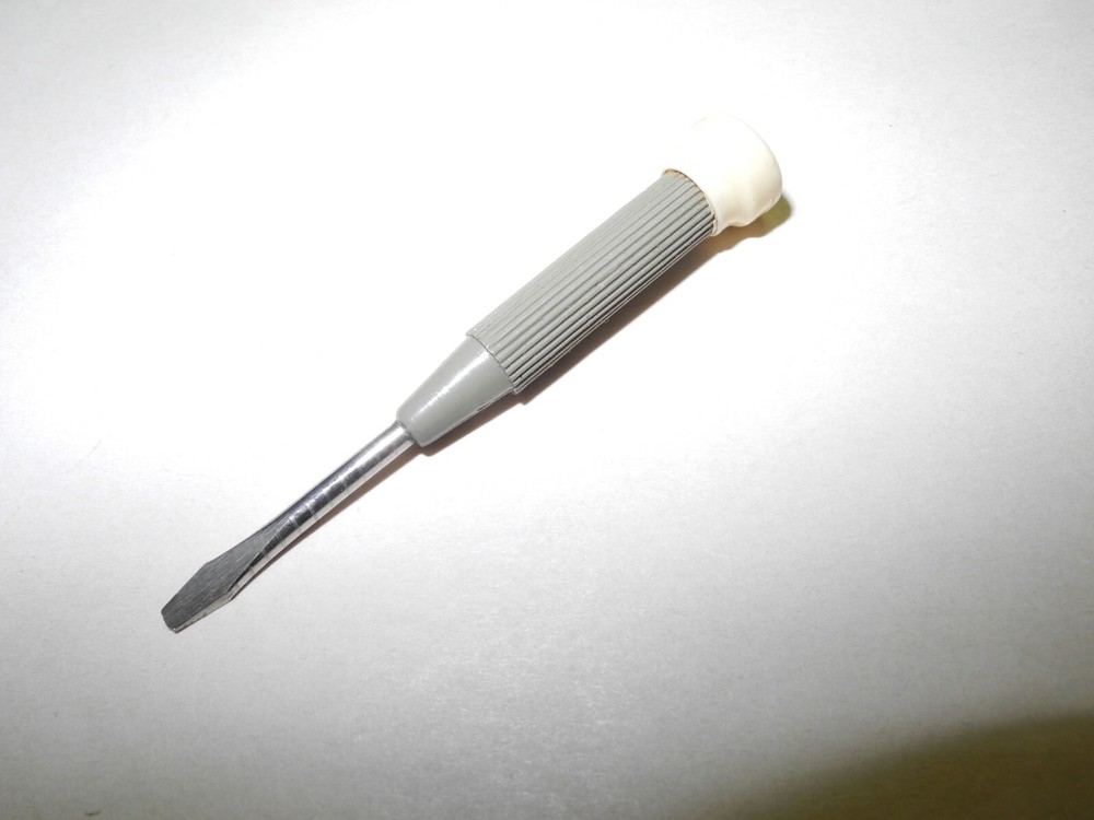 VINTAGE CLASSIC NECCHI SEWING MACHINE ACCESSORY MAINTENANCE KIT, NICE SHAPE