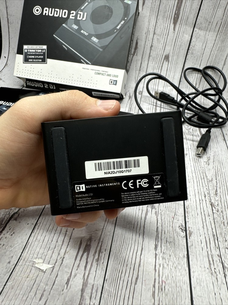 Native Instruments AUDIO 2 DJ Interface w/ USB Cable #D