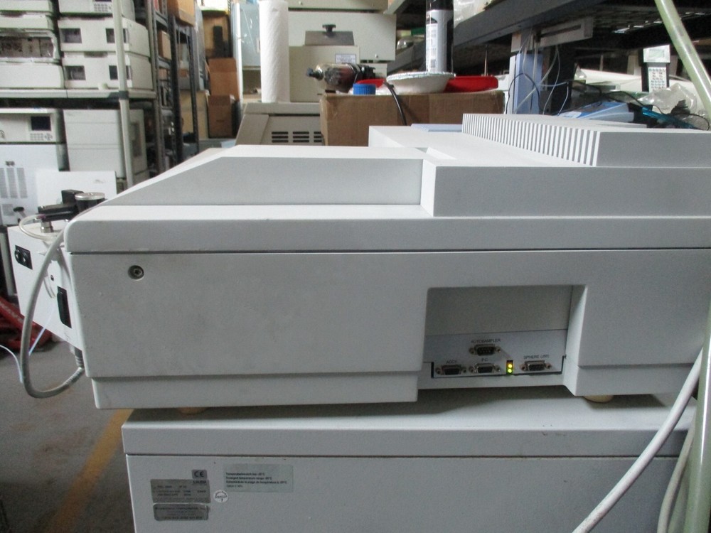 Perkin Elmer Lambda 25 UV/Vis Spectrometer
