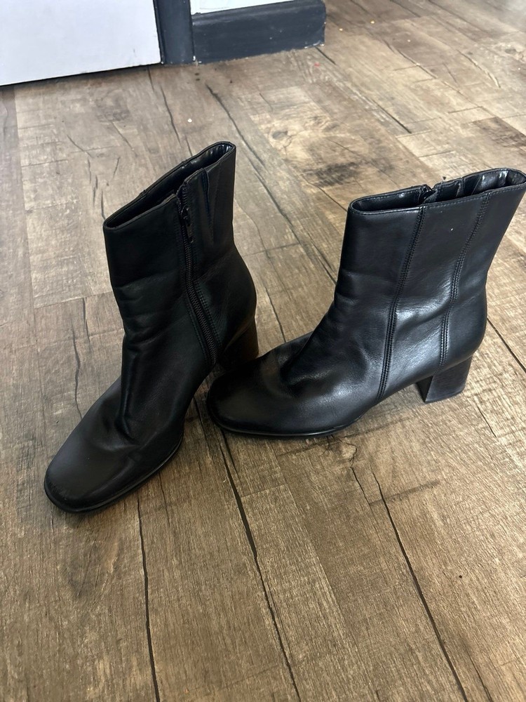 Women’s black boots