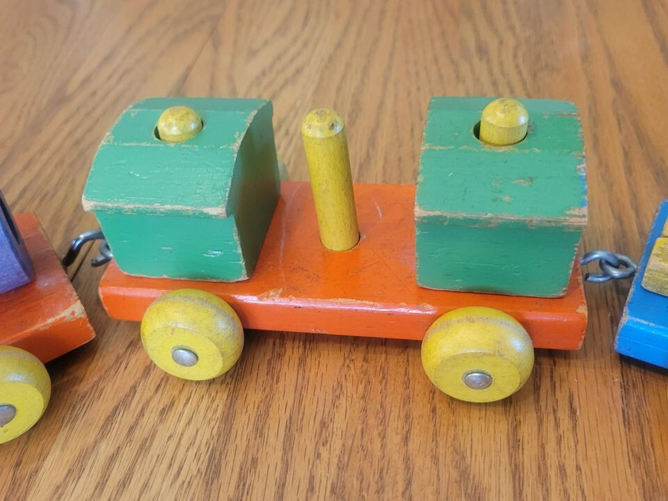 VINTAGE PLAYSKOOL WOODEN TRAIN PULL TOY