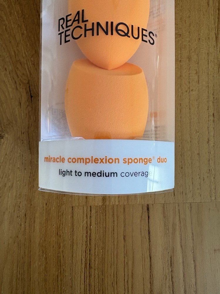 Real Techniques Miracle Complexion Sponge Duo 2 Count Makeup Blender Sponges NIB