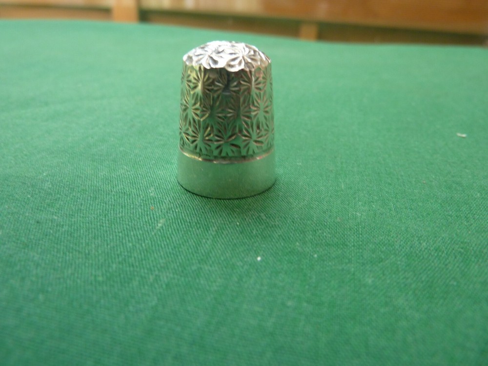 VINTAGE SILVER THIMBLE, SIZE 5 SHEFFIELD 1977