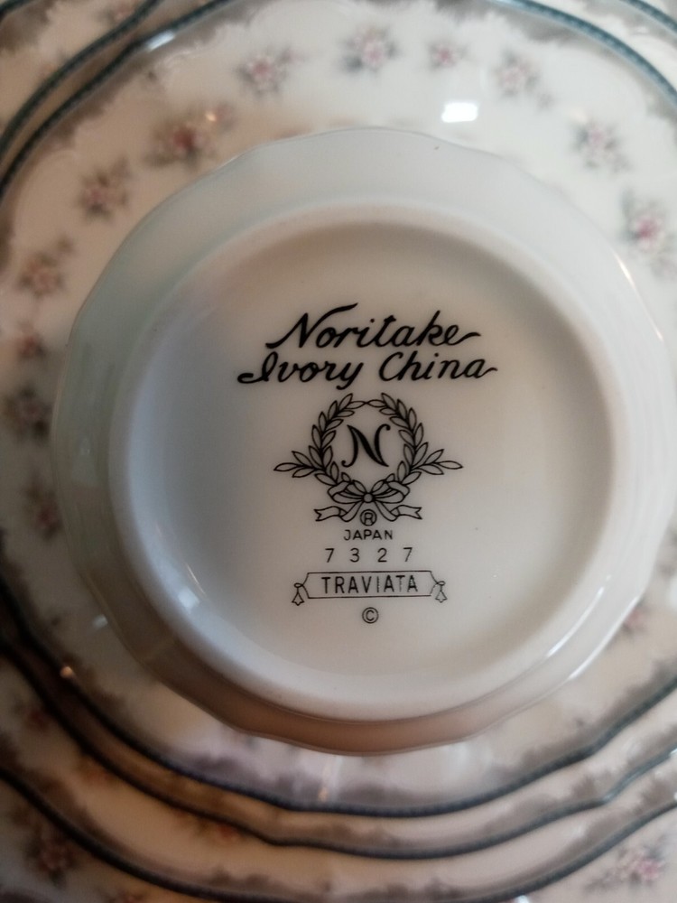 Noritake Traviata 5 Piece Place Setting (s) Excellent shape