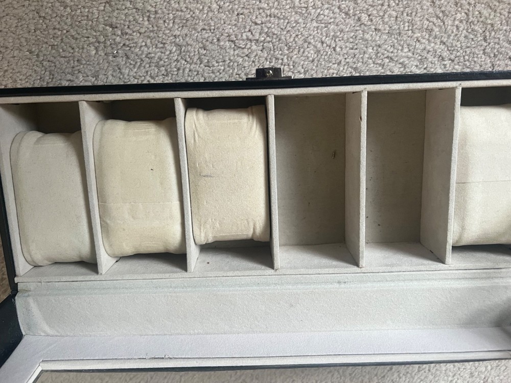 6-Slot Watch Box – 2 cushions missing