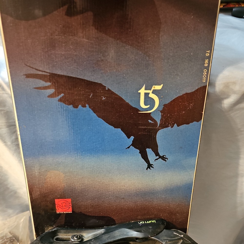 Never Summer Premier T5 Snowboard, Burton Syncro bindings