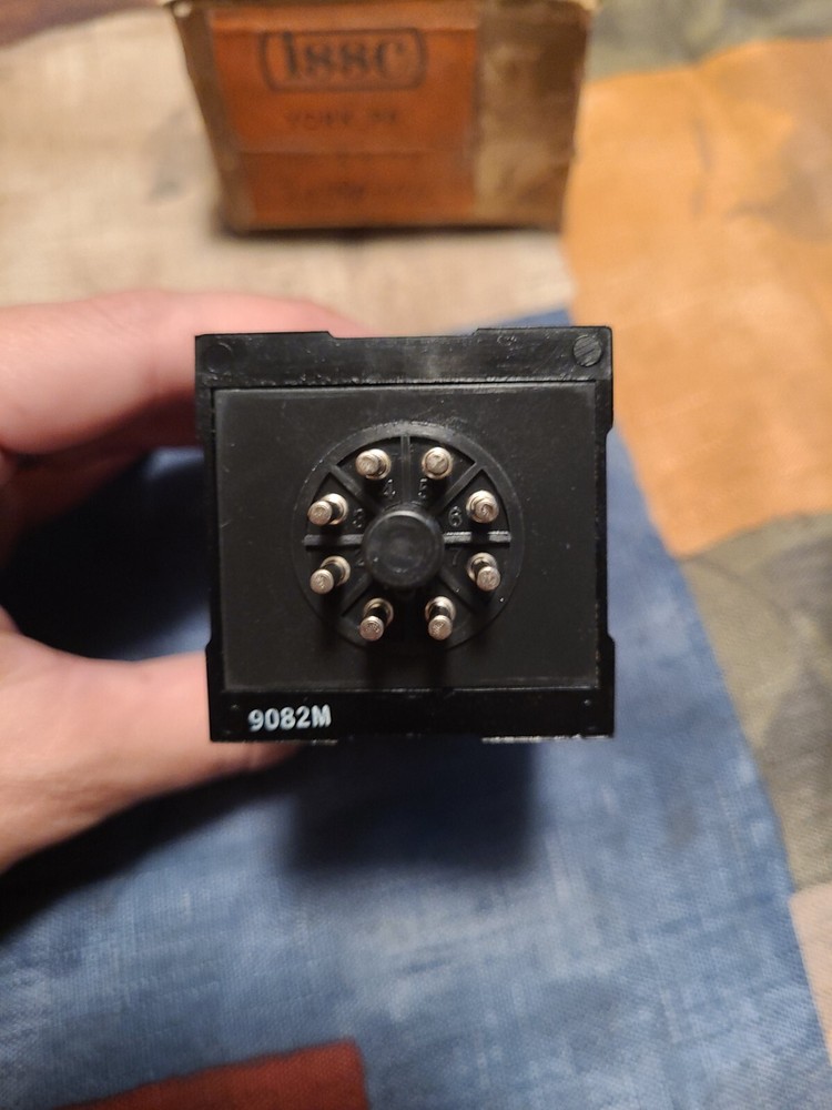 ISSC 1081-2-B-2-B TIMER INDUSTRIAL SOLID STATE REPEAT CYCLE 240VAC NIB