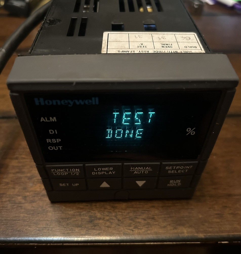 HONEYWELL DC330 Temp Controller. Model DC330B-EE-000-20-000000-00-0