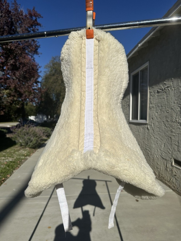 EA MATTES SHEEPSKIN HUNTER PAD 17.5” IN SUPERB CONDITION