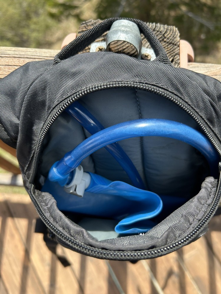 DAKINE Glacier Backpack With Water Bag