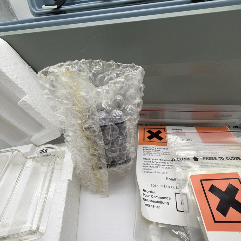 HACH DREL DR/2000 Direct Reading Spectrophotometer Water Testing Kit READ