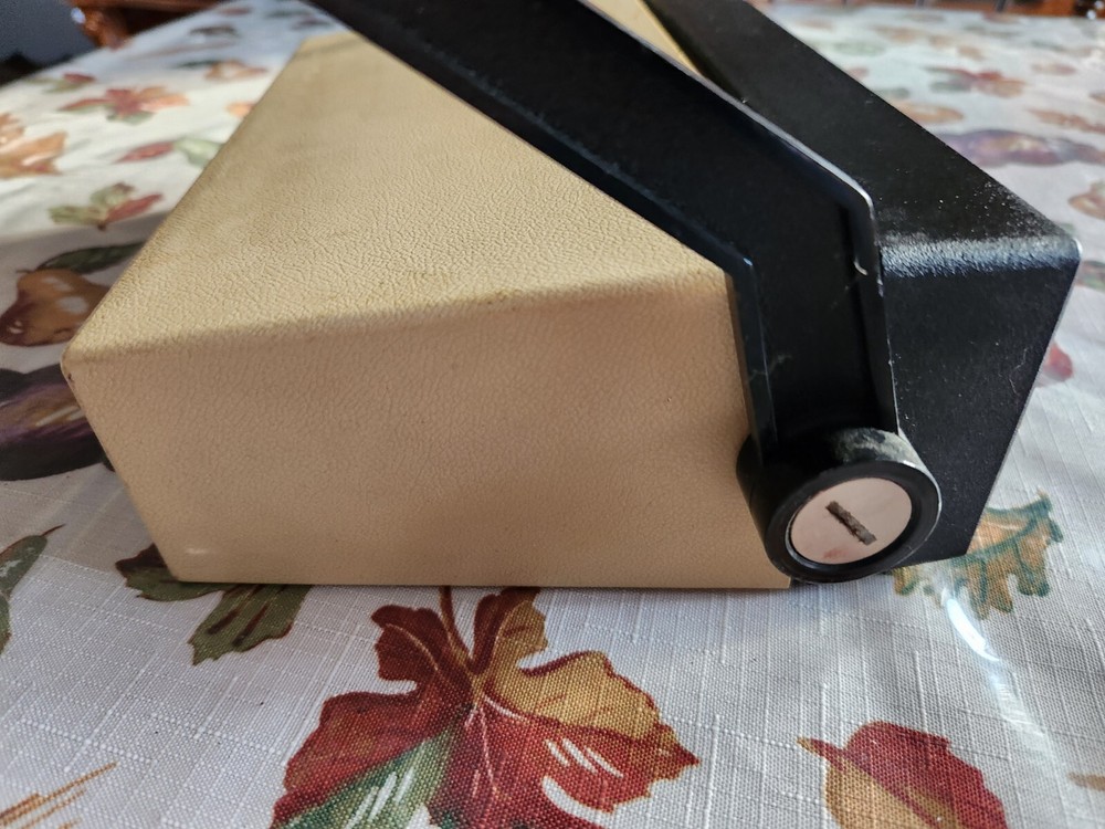 BK Precision 1850 520 MHz Frequency Counter Untested