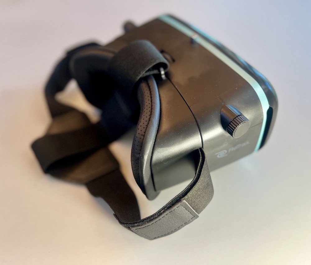 EMERGE UTOPIA 360 Virtual Reality 3D VR Headset W. Wireless Controller USED