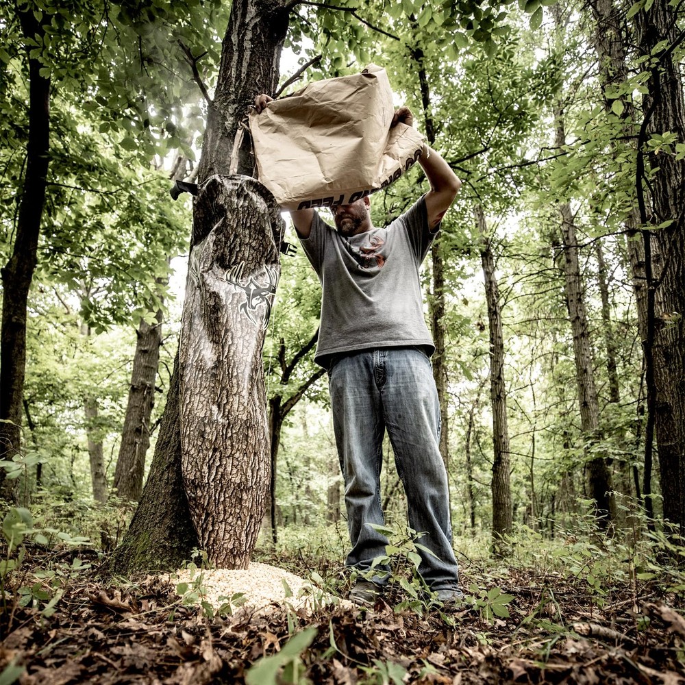 Wildgame Innovations Treehugger Tree Hugger Gravity Deer Feeder 100 -Lb