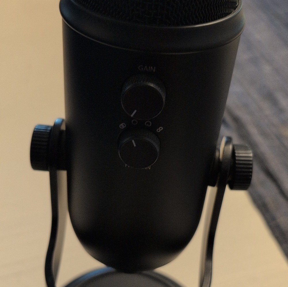 Blue Yeti Black USB Microphone, NO CABLES