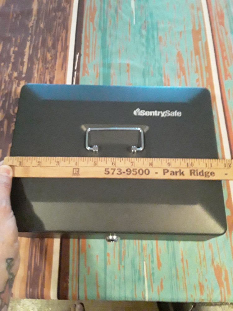 SentrySafe Lock Box with both Keys