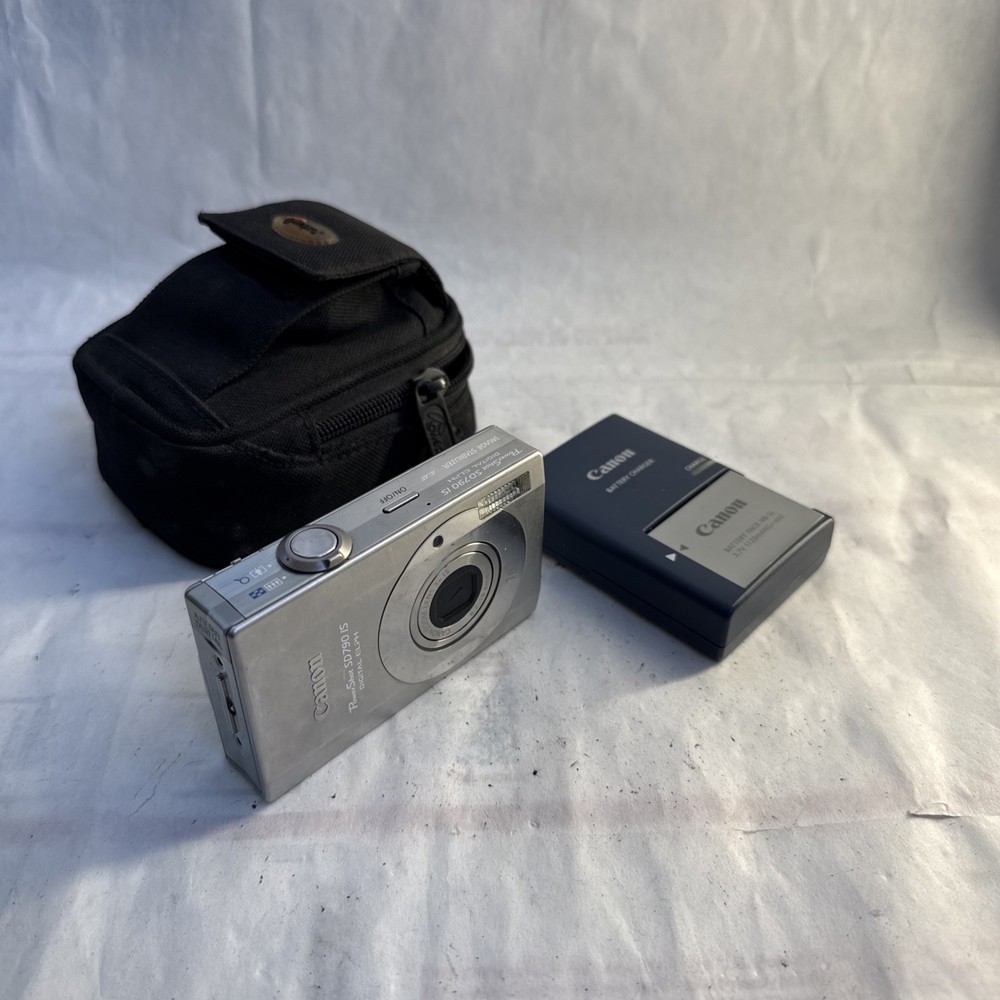 Canon PowerShot SD790 IS 10.0MP Digital ELPH Camera Silver Bundle - Tested !