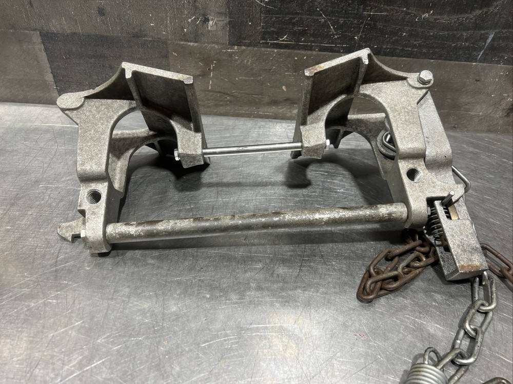 Sycat Canada Ground Cluster Bar For Pole Mounting Used Surplu