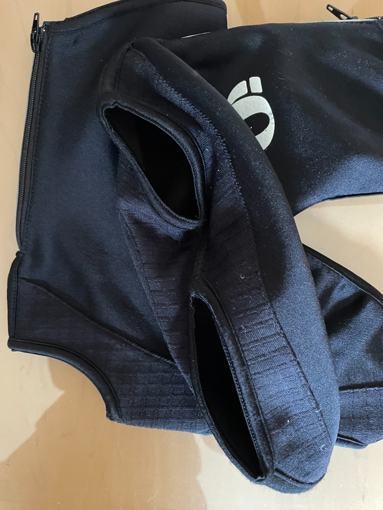 Pearl Izumi black shoe covers