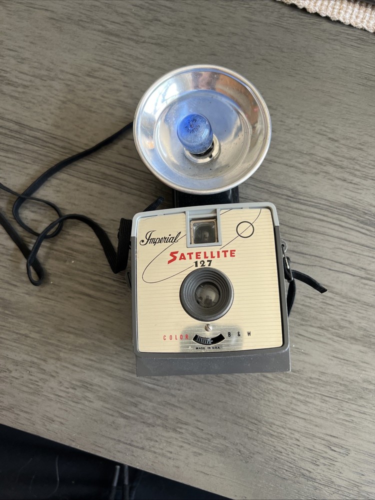 Vintage Imperial Satellite 127 Box Camera With Flash