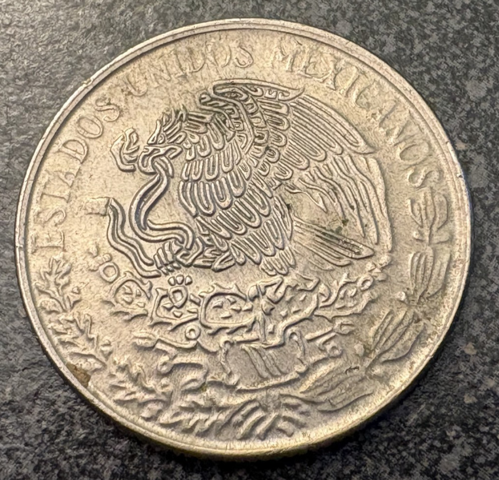 Mexico (2) 50 Centavos coins - 1979