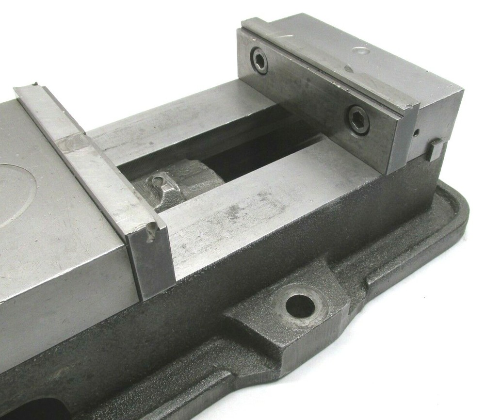 KURT ANGLOCK 6" MILLING MACHINE VISE w/ JAWS - #D60