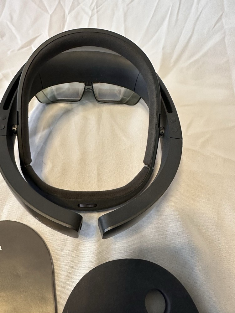 Microsoft HoloLens Developer Edition 1st Generation & Genuine Carry Case