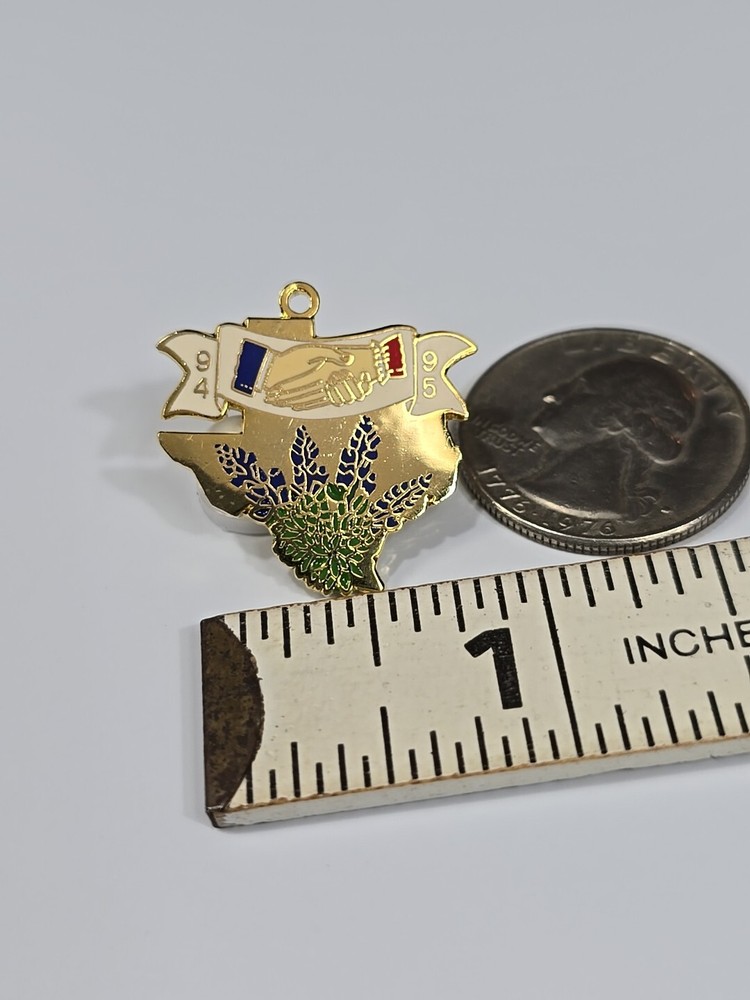 Texas Blue Bells & Handshake Souvenir Lapel Pin