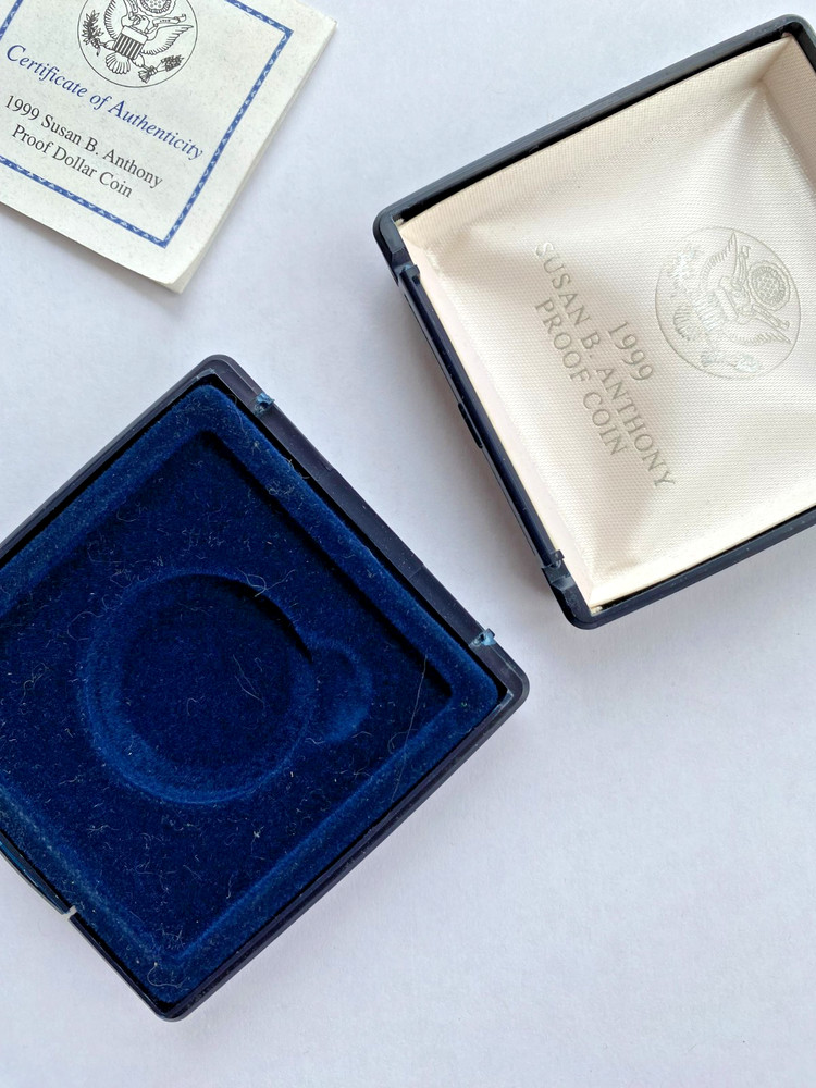 1999 Susan B Anthony Proof Dollar Coin COA Box Has Broken Hinge