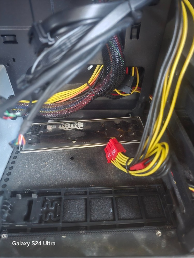 RAIDMAX ATX Mid‑Tower Gaming Case w/ Kingwin 750W PSU & Multi‑Card Reader – Iron