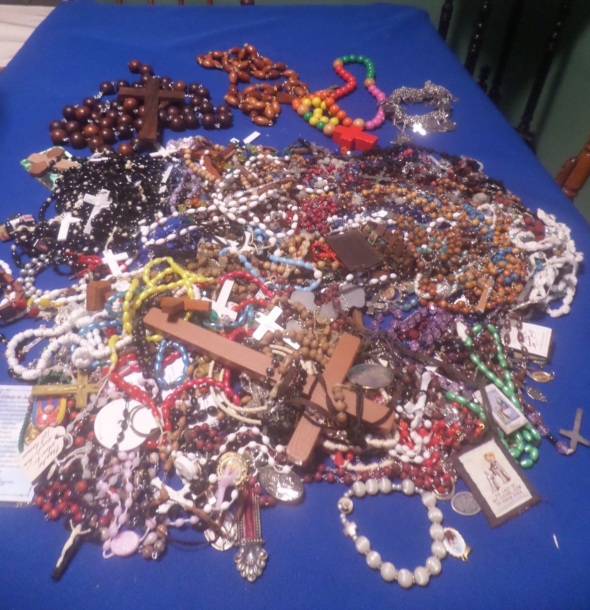 ROSARY WOOD, GLASS, PLASTIC, METAL, BRACELET  SOME BROKEN 6 LBS LOT