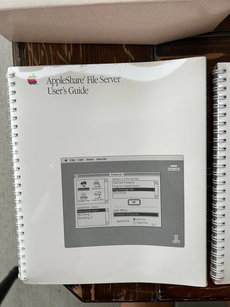 Macintosh AppleShare M0548/B Version 2.01. Vintage Apple software