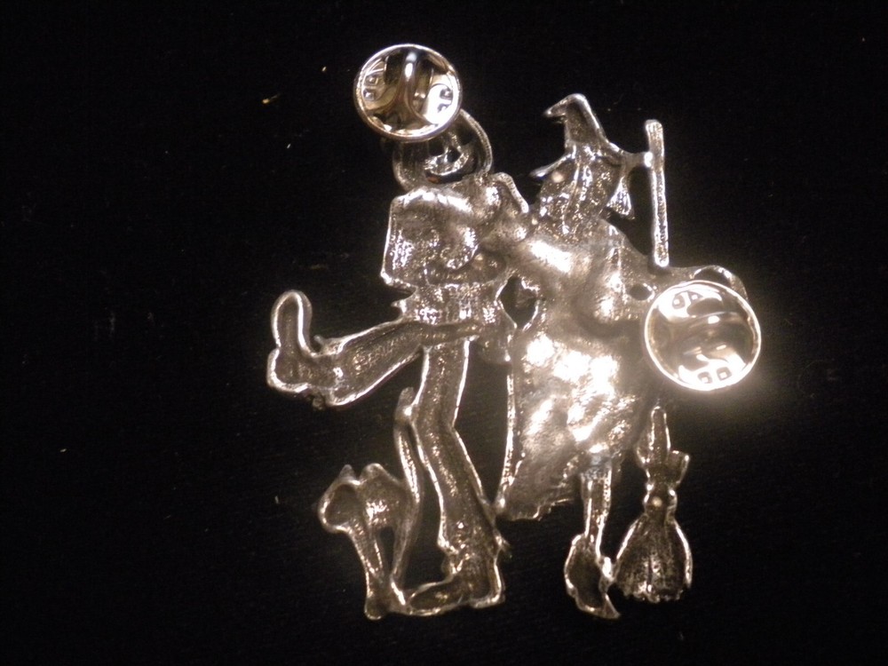 WOW beautiful WITCH DANCING WITH PUMPKIN PIN