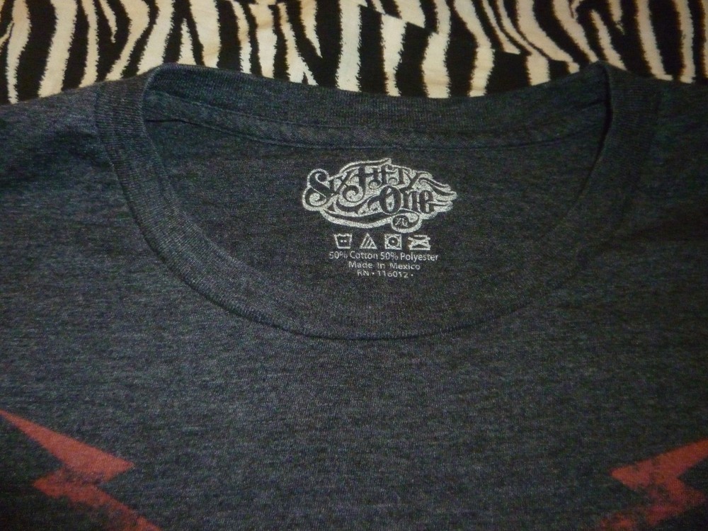 Foo Fighters Shirt ( Used Size XL ) Good Condition!!!