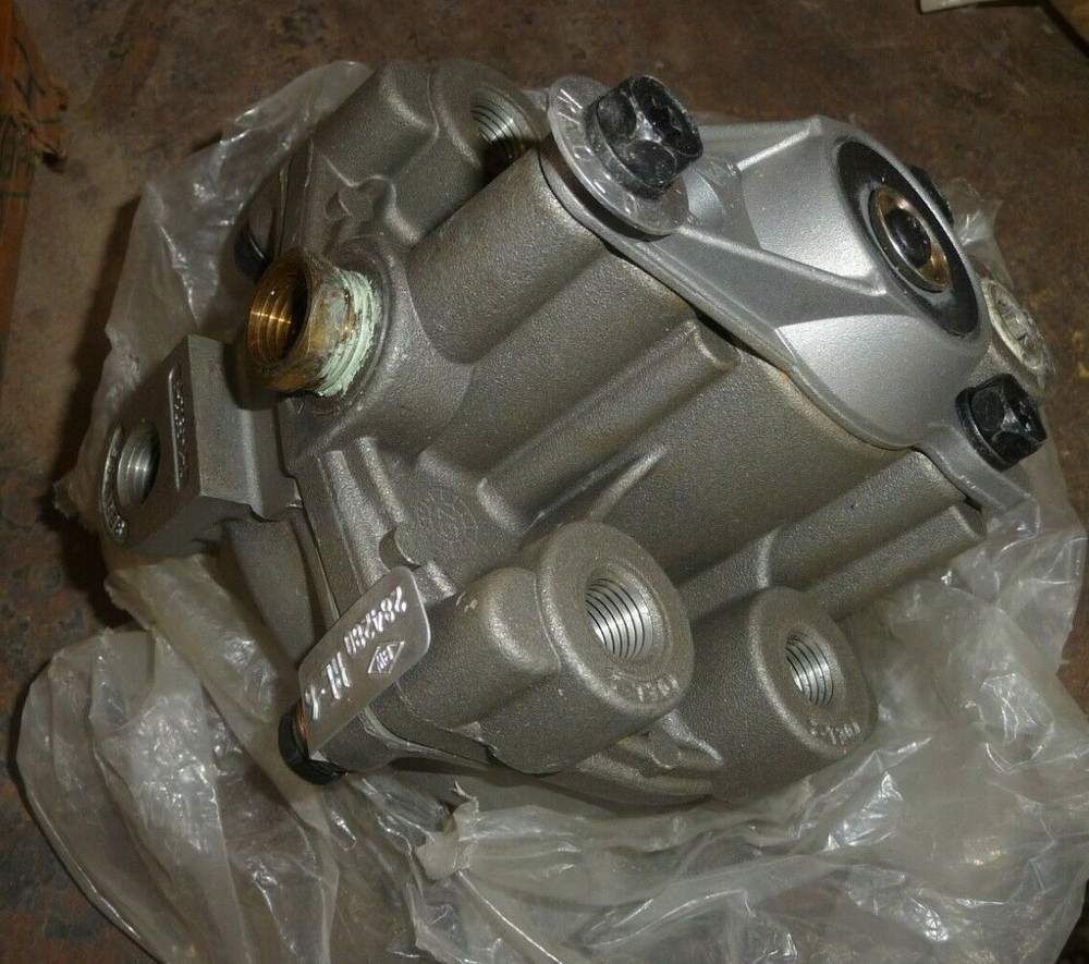 KOMATSU VALVE VA1025