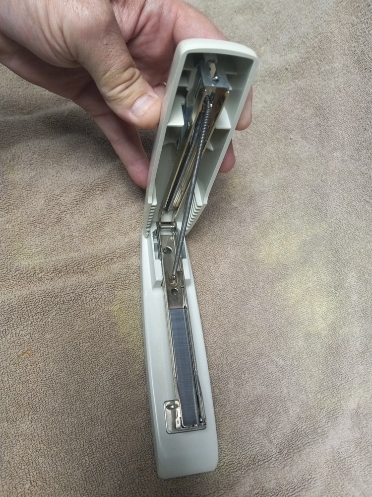 Swingline Desktop Stapler Model 646 - Off White - With Staples
