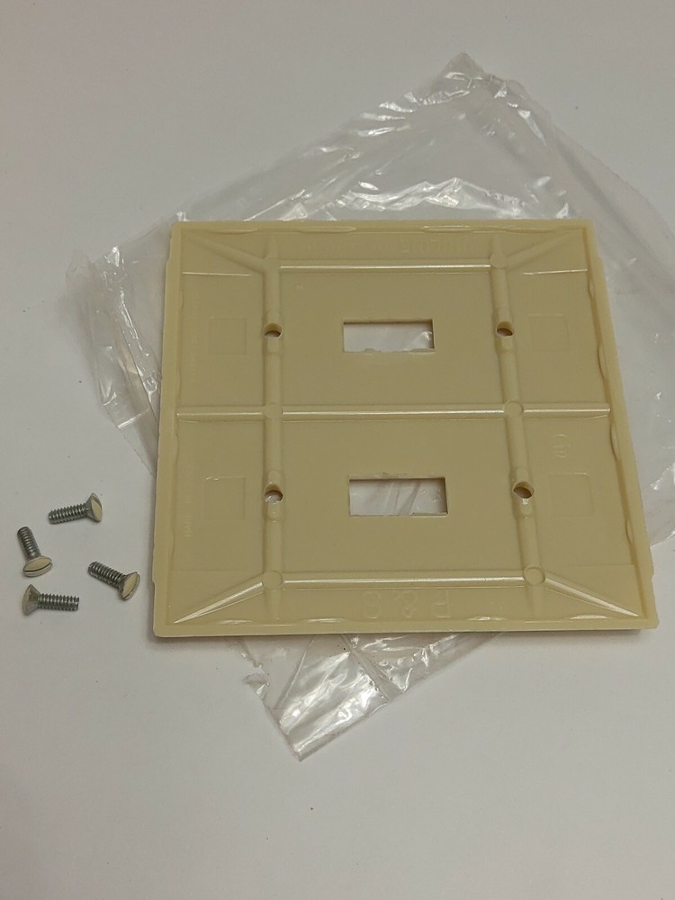 VINTAGE UNILINE BAKELITE TOGGLE WALL SWITCH PLATE (NOS)