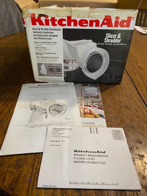 KITCHEN AID SLICER & SHREDDER ATTACHMENT NEW