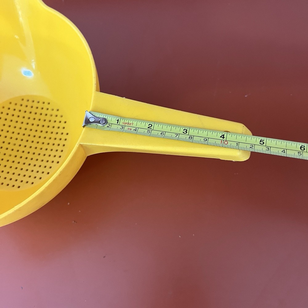 Vintage Tupperware Colander Strainer w/ Handle Yellow Quart Double Pour