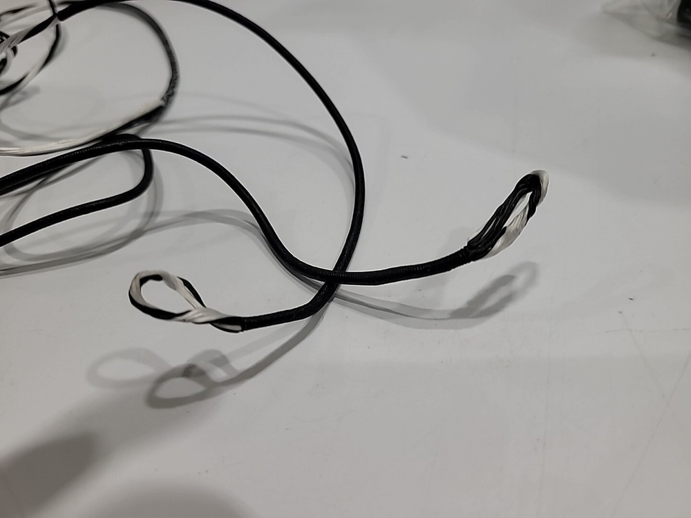 Genesis Bowstring Black/White # BG11498